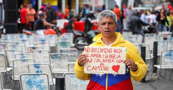 Foto: Simpatizantes del presidente de Venezuela, Nicolás Maduro, participan en una manifestación en apoyo al Gobierno. (EFE)