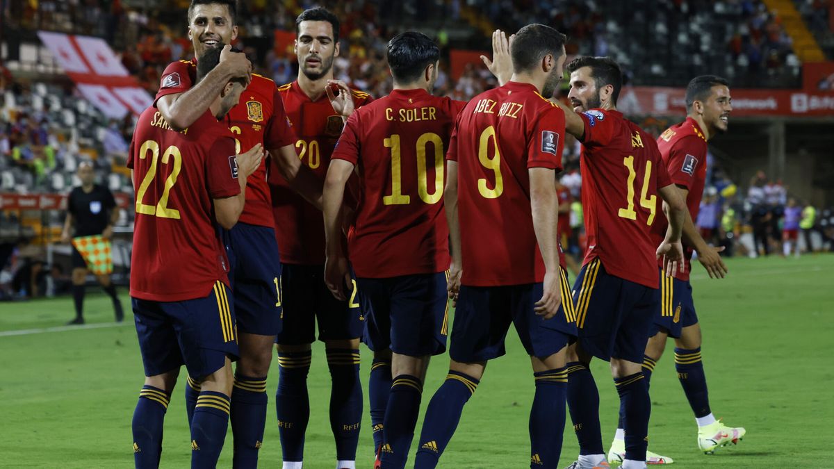 España se lame las heridas con un festín de goles ante la débil Georgia (4-0)
