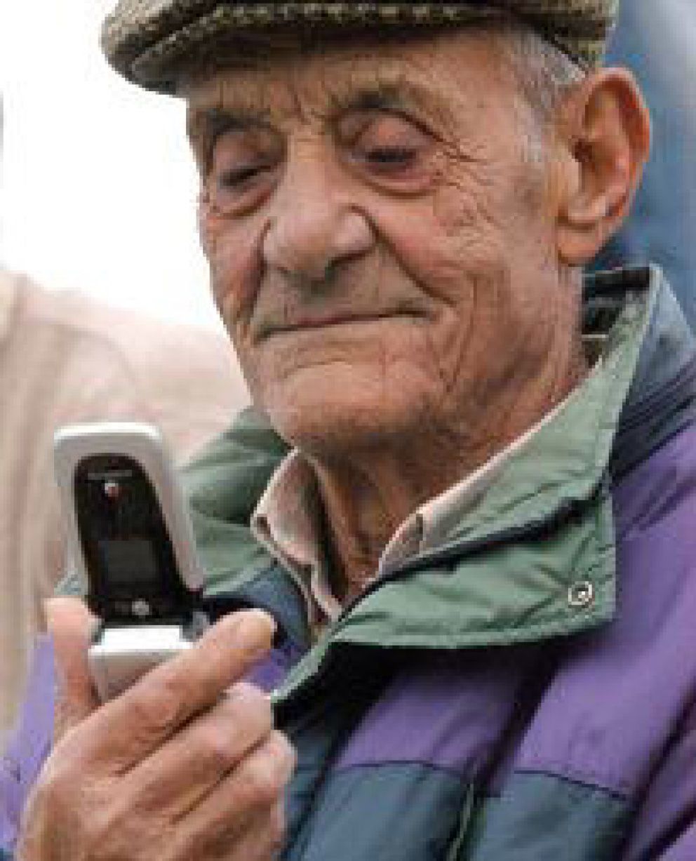 Foto: Las ondas del móvil podrían frenar e incluso revertir el alzheimer