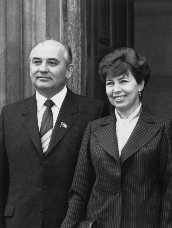 Gorbachov y su esposa, Raísa, en una imagen de archivo. (Getty)
