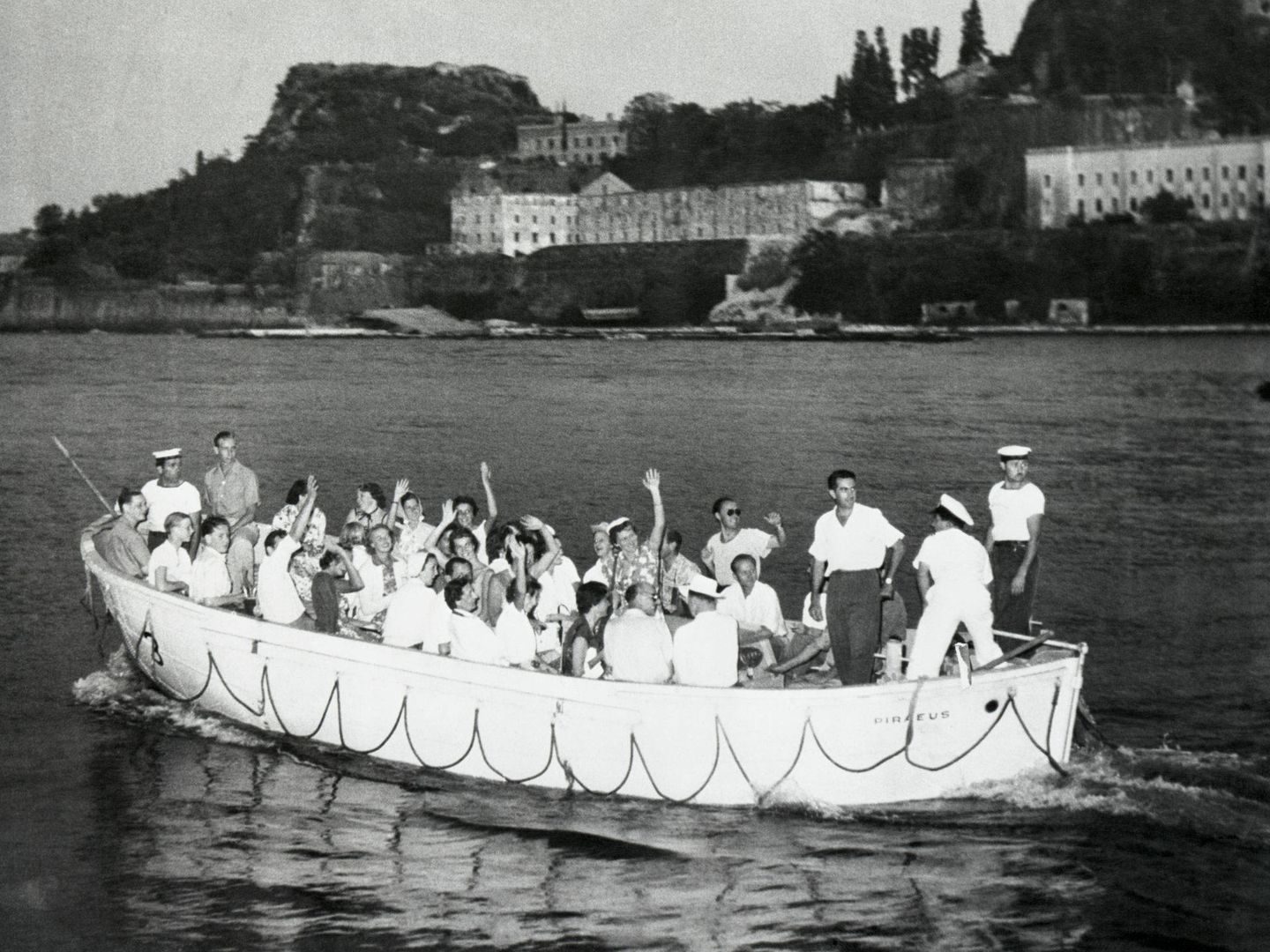 Imagen de una de las barcazas con miembros de la realeza. (Getty)