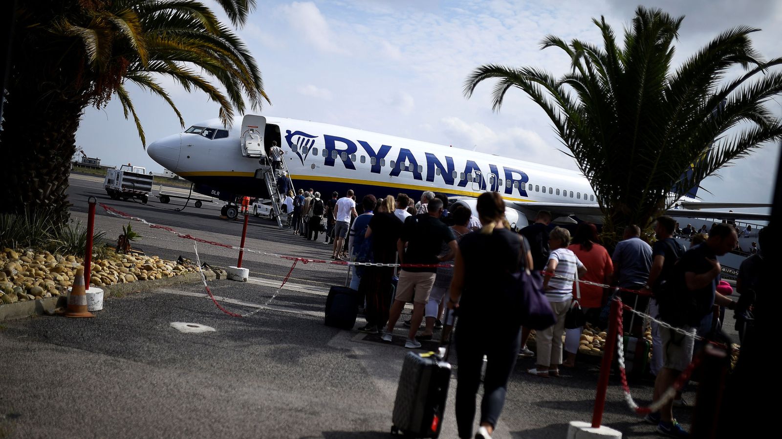 luto Desbordamiento Dinamarca Ryanair y Wizz Air aplican su nueva política de equipaje: cobrarán por la  maleta de mano