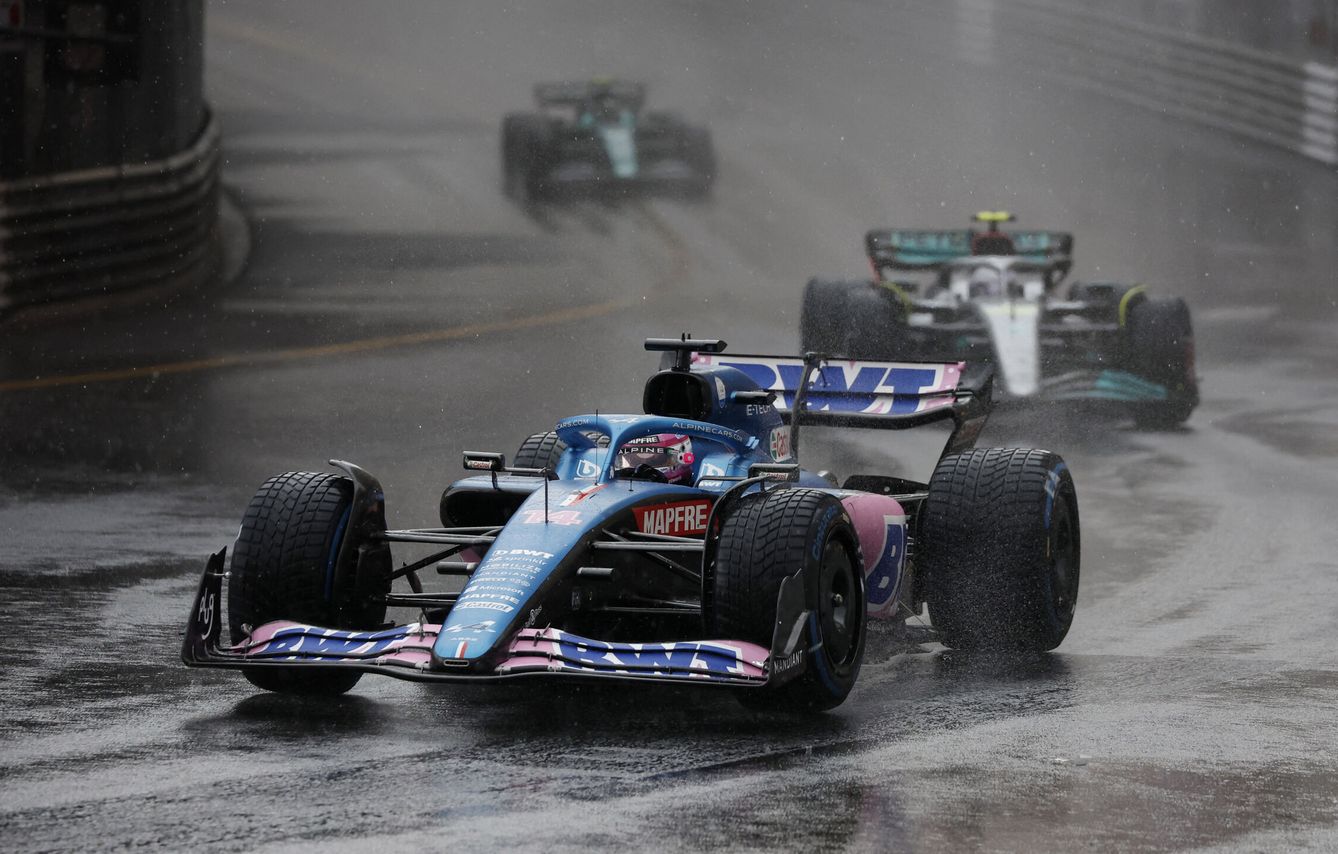 De haber dejado comenzar la carrera con lluvia, probablemente las opciones de Fernando hubieran sido mayores (Reuters/Benoit Tessier)