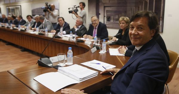 Foto: José Ramón Lete, reunido con los presidentes de territoriales. (EFE) 