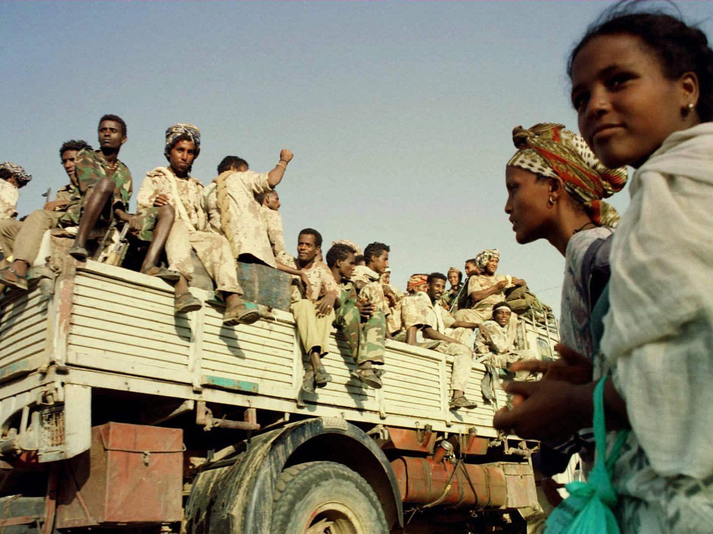 Soldados eritreos celebran la independencia. (Reuters)
