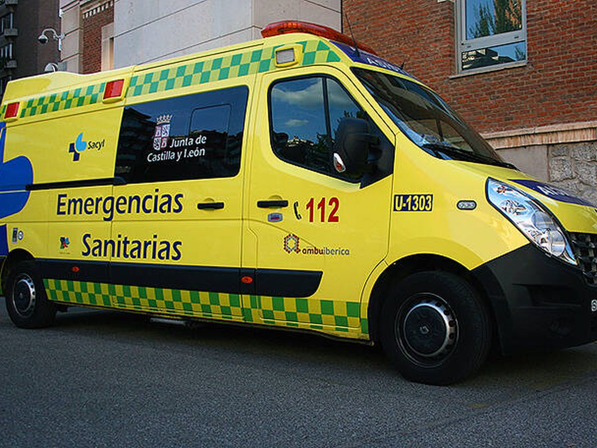Foto: Imagen de archivo de una ambulancia en Castilla y León. (Emergencias 112 CyL)