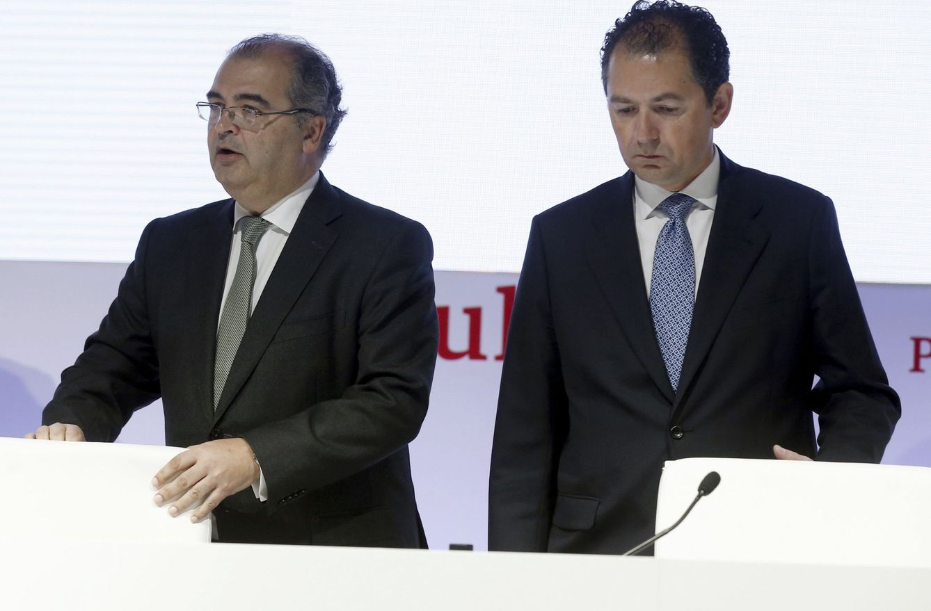 El presidente del Banco Popular, Ángel Ron (i), y el consejero delegado, Francisco Gómez. (EFE/Paco Campos)