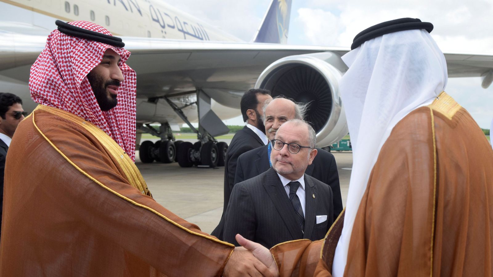 Foto: El príncipe heredero de Arabia Saudí, Mohamed Bin Salman, a su llegada a Buenos Aires. (Reuters)