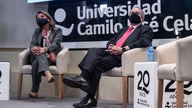 Nieves Segovia, presidenta de la Institución Educativa SEK, y Emilio Lora-Tamayo, rector de la Universidad Camilo José Cela. (C. Castellón)