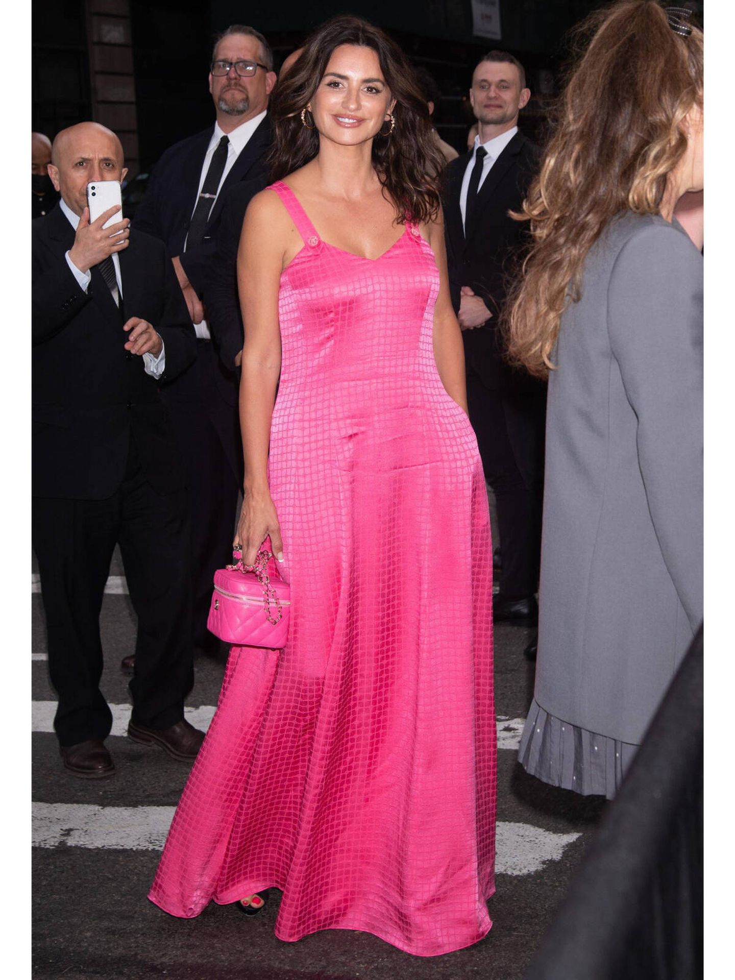 Penélope Cruz, con vestido rosa fucsia de Chanel. (Cordon Press)