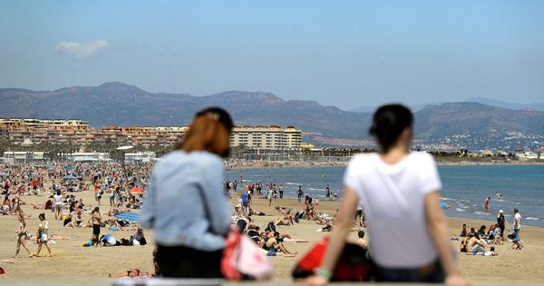 Foto: Vista de la playa de la Malvarrosda de Valencia. (EFE)