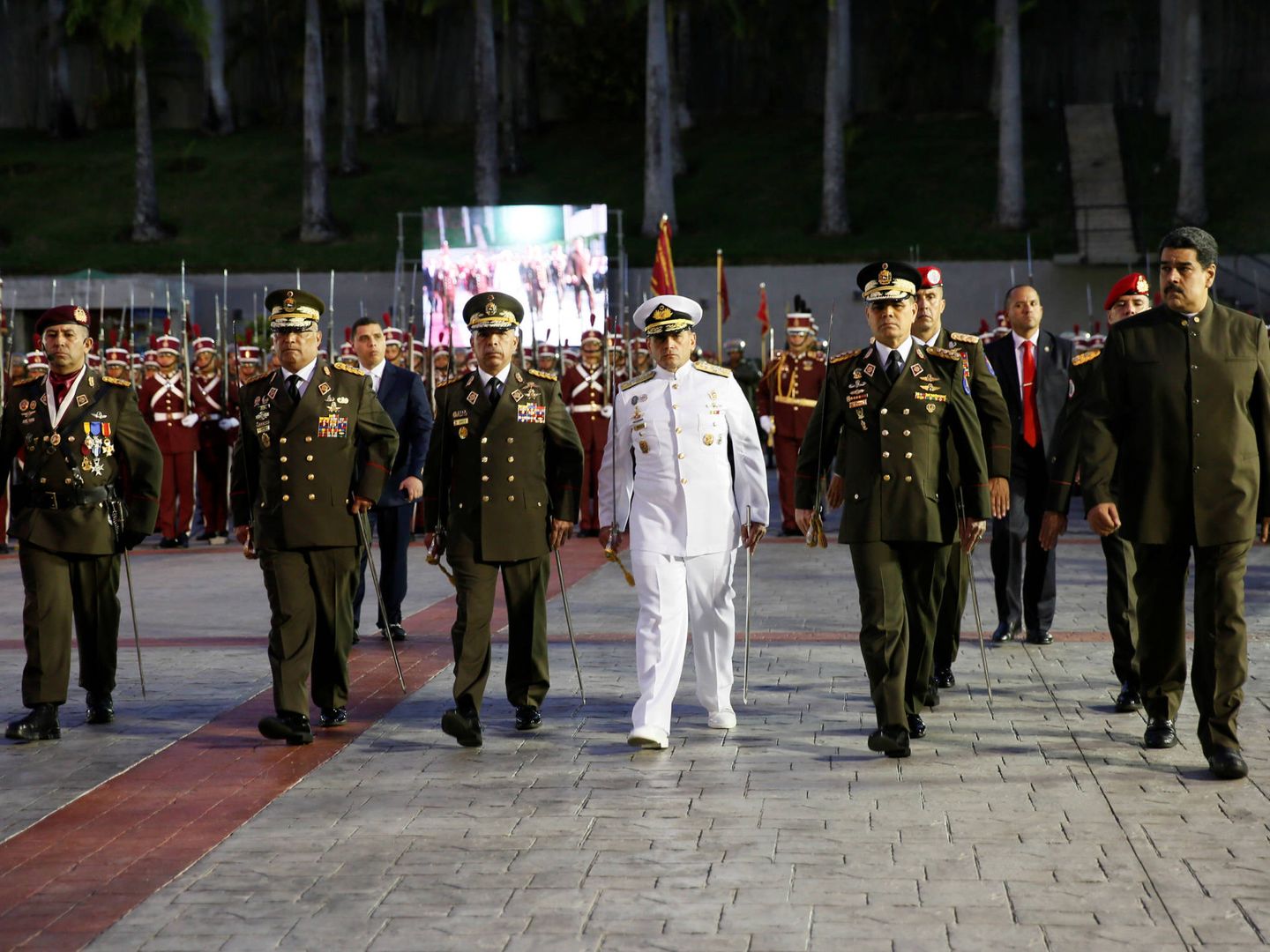 Nicolás Maduro a su llegada a un desfile militar para el relevo en el mando de la Guardia Nacional, en Caracas. (Reuters)