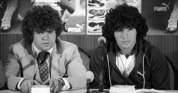 Foto: Jorge Cyterszpiler junto a Maradona. (Cordon Press)