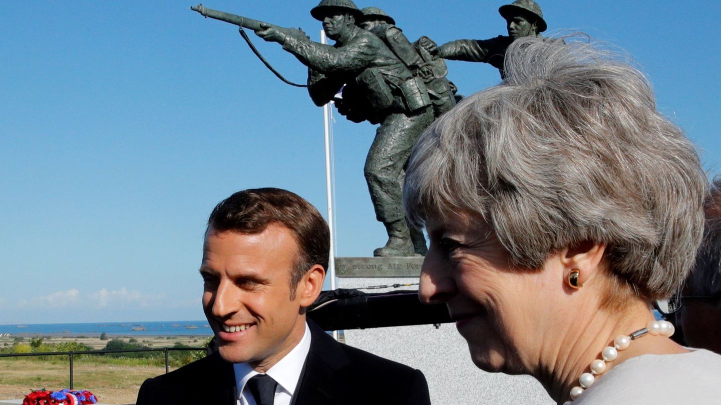 El presidente francés, Emmanuel Macron, y la primera ministra británica, Theresa May. (EFE)