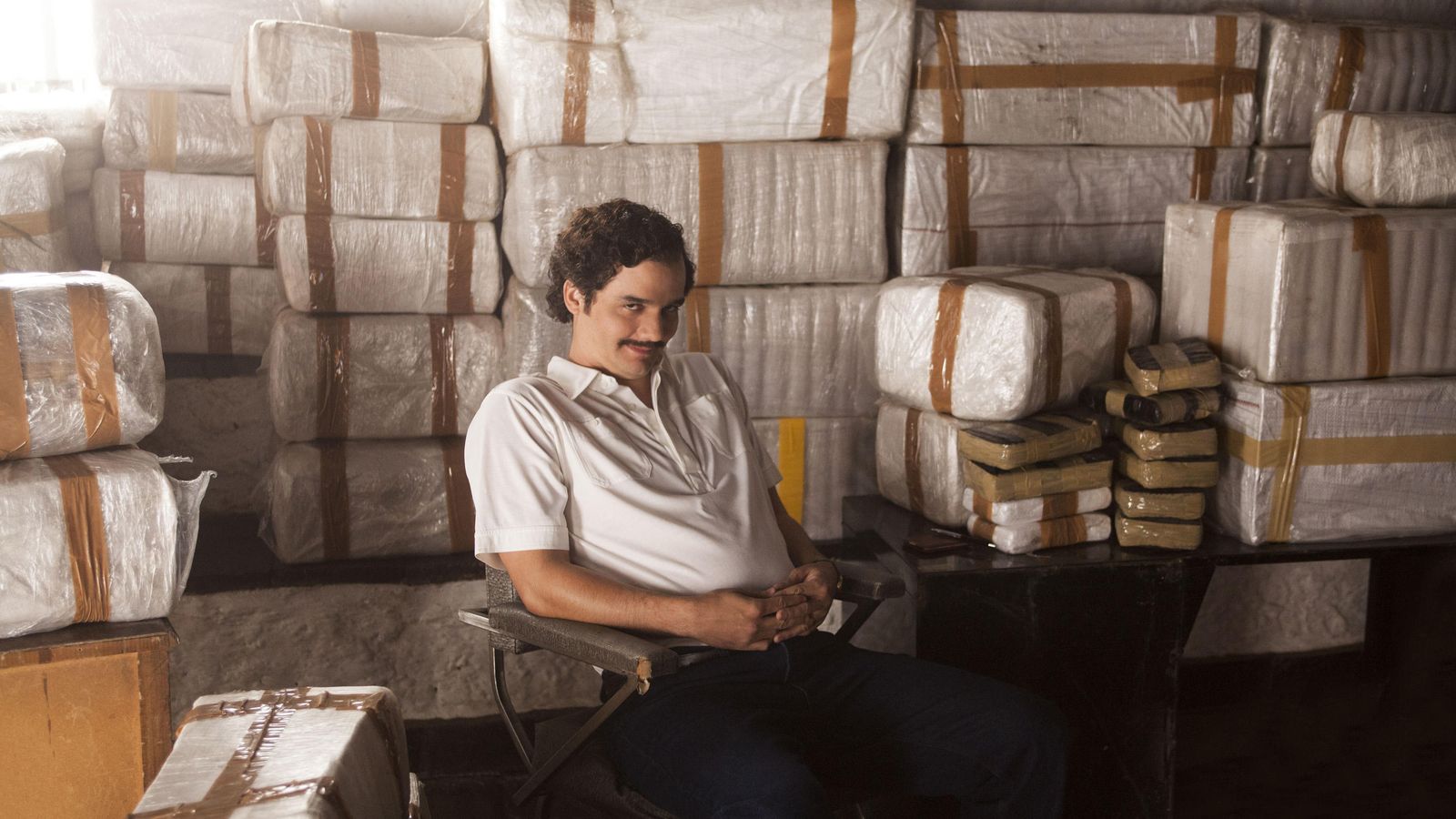 secuestrar arco ataque Narcos': llega Pablo Escobar, patrón de la narcocultura