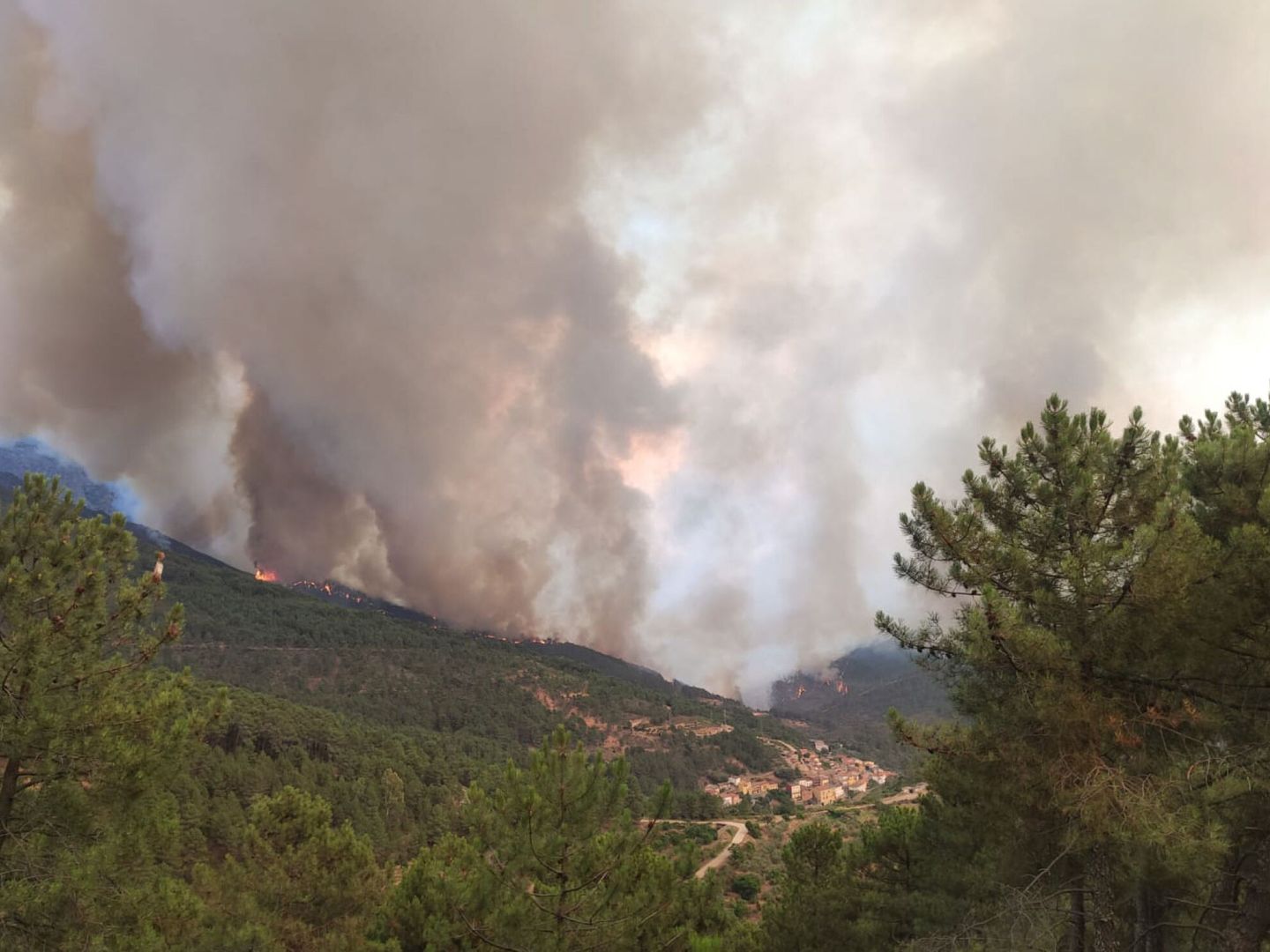 Incendio en Las Hurdes. (EFE/Eduardo Palomo)