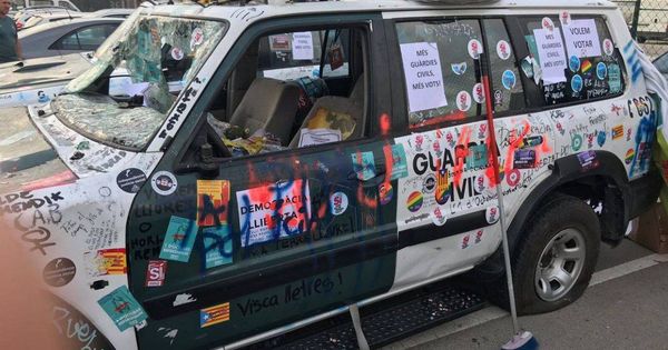 Foto: Vehículo dañado en las protestas del 20-S (Asociación Unificada de Guardias Civiles)