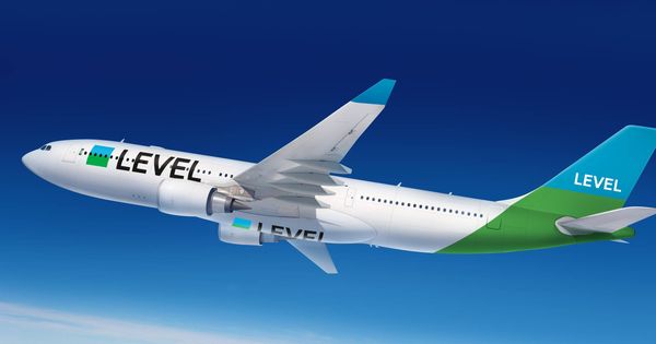 IAG crea LEVEL (Iberia) para operar vuelos 'low cost' de largo desde El Prat