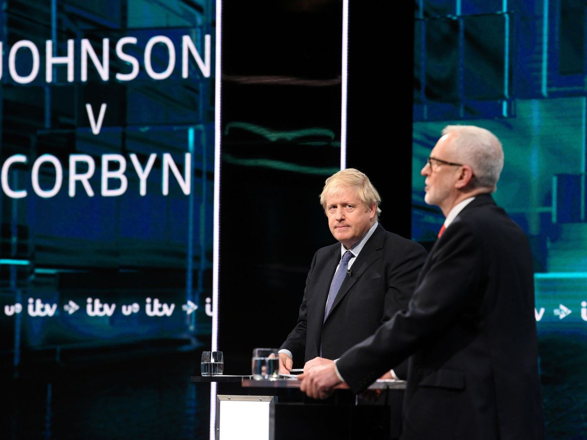 Foto: Boris Johnson y Jeremy Corbyn en un momento del debate. (Reuters)