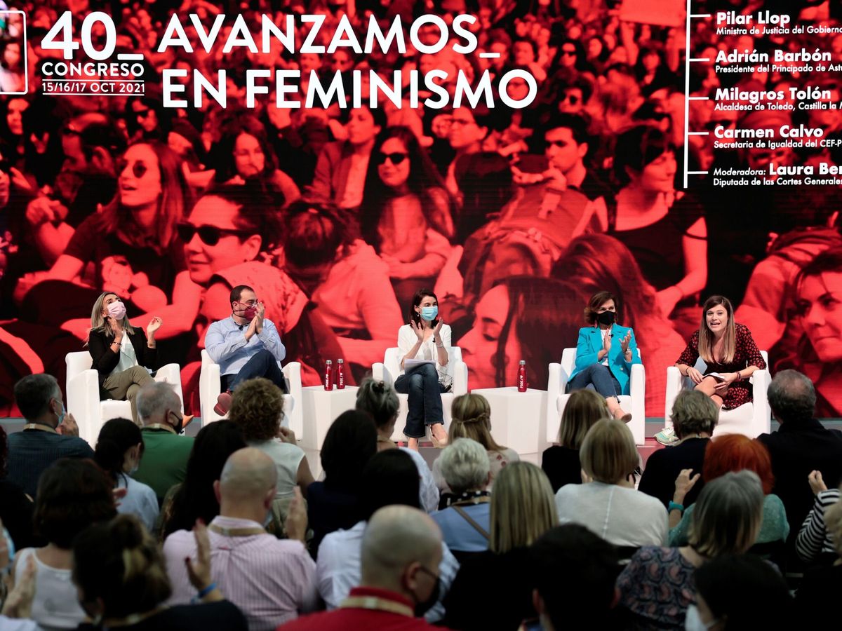 Foto: Foto de la mesa redonda que se celebró en el 40º Congreso del PSOE en Valencia, 'Avanzamos en feminismo' (EFE/Biel Aliño)