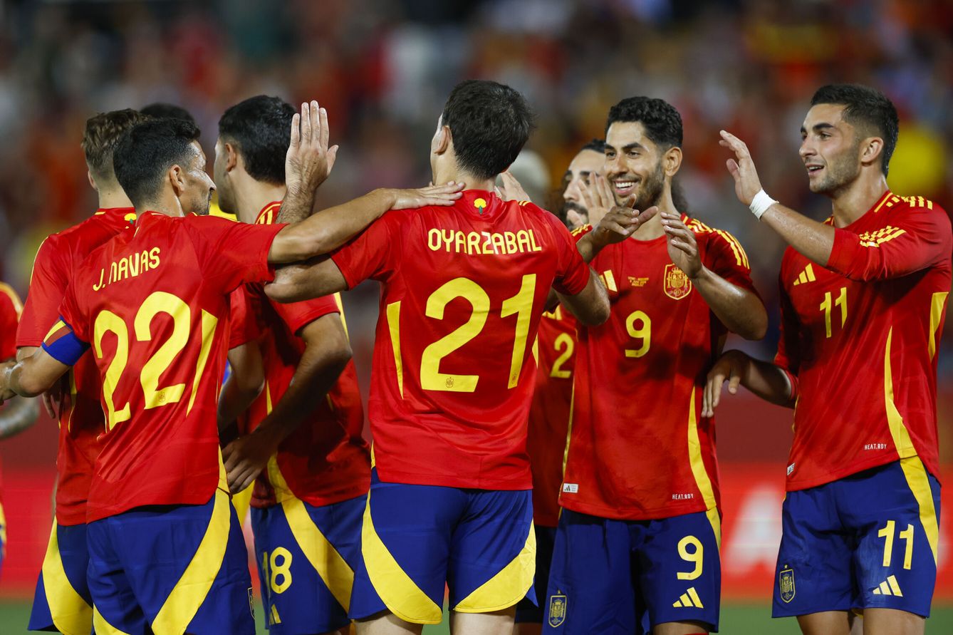 España ha apostado por el bloque y el concepto de equipo. (EFE/Luis Majón)