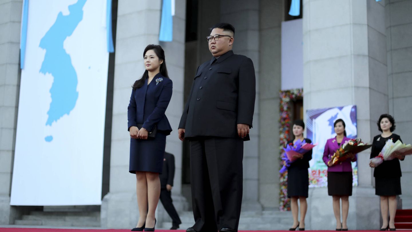  Ri Sol-ju y Kim Jong-un, en una imagen de archivo. (Getty)