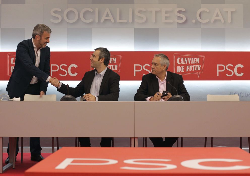Foto: El portavoz parlamentario del PSC Maurici Lucena y el portavoz adjunto, Jaume Collboni junto al primer secretario de los socilistas catalanes, Pere Navarro (d),