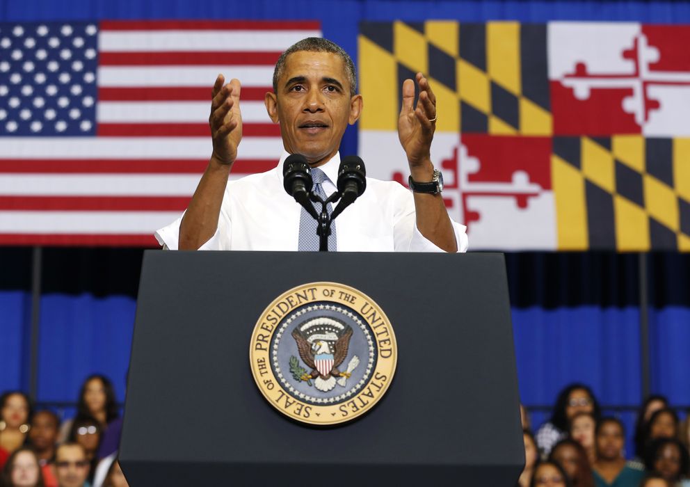 Foto: Barack Obama pronuncia un discurso sobre el llamado &amp;#039;Obamacare&amp;#039; en la Universidad Prince George de Largo, en el estado de Maryland. (R