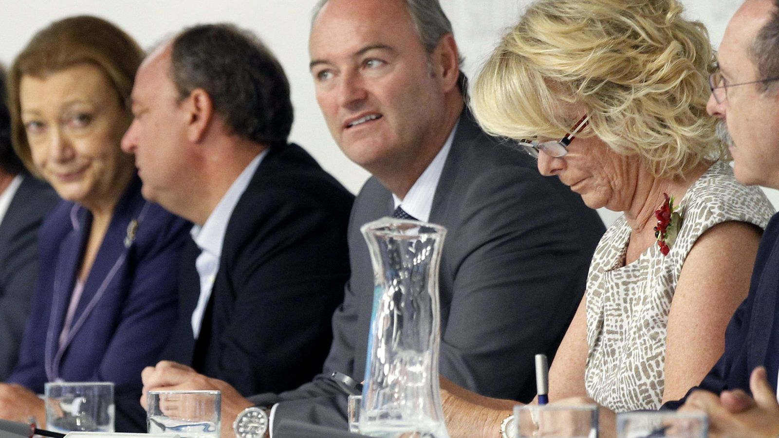 Foto: El presidente de la Comunidad Valenciana, Alberto Fabra, (2d) y la presidenta del PP de Madrid, Esperanza Aguirre (d). (EFE)