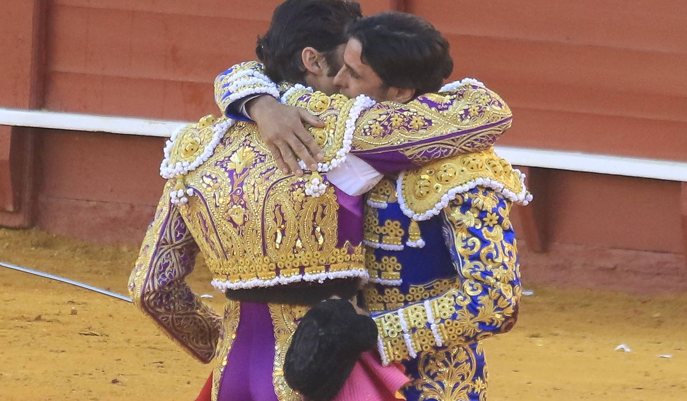 Francisco y Cayetano se fundieron en un abrazo. (Gtres)