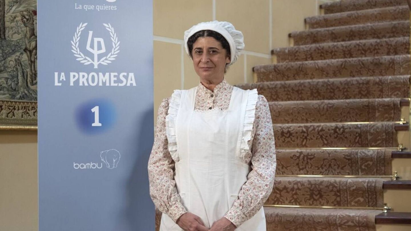 La actriz Teresa Quintero interpreta a la cocinera Candela en la serie 'La Promesa'. (RTVE)