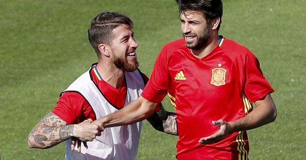 Foto: Sergio Ramos y Piqué, durante un entrenamiento Selección española. (EFE)