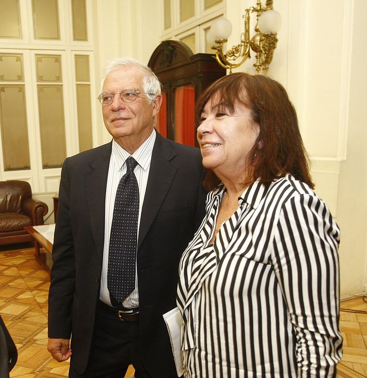 El expresidente del Parlamento Europeo Josep Borrell y su pareja Cristina Narbona, en 2017. (EFE)