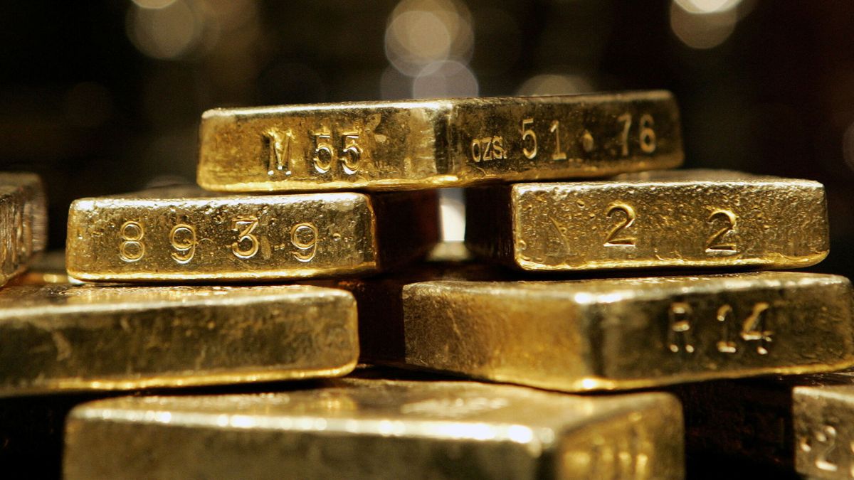 El oro ejerce su papel de activo refugio y avista máximos históricos al batir los 2.000 dólares 