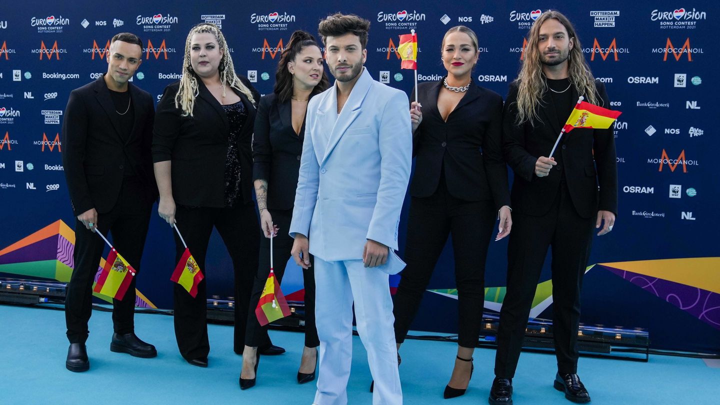 Blas Cantó, representante de España en Eurovisión 2021, y sus coristas. (Agencia EFE)