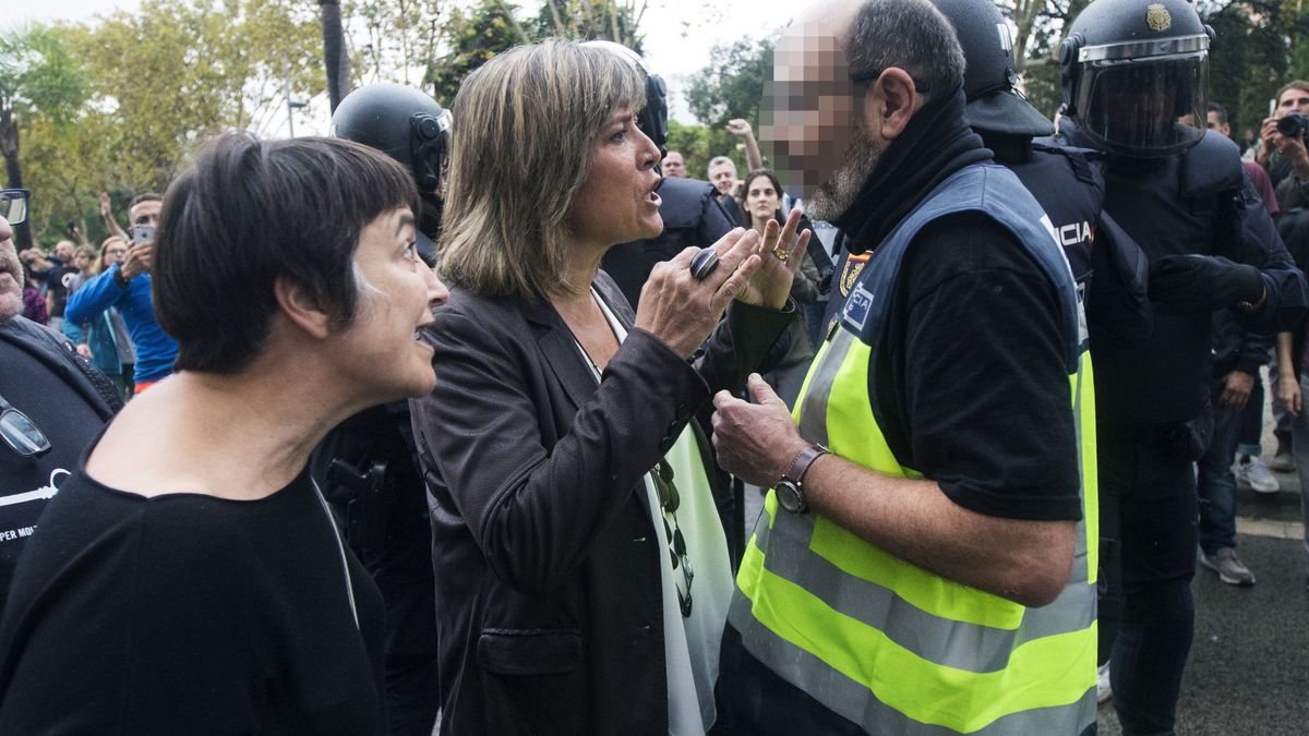 La alcaldesa socialista de L'Hospitalet acude a un instituto para que cese una carga
