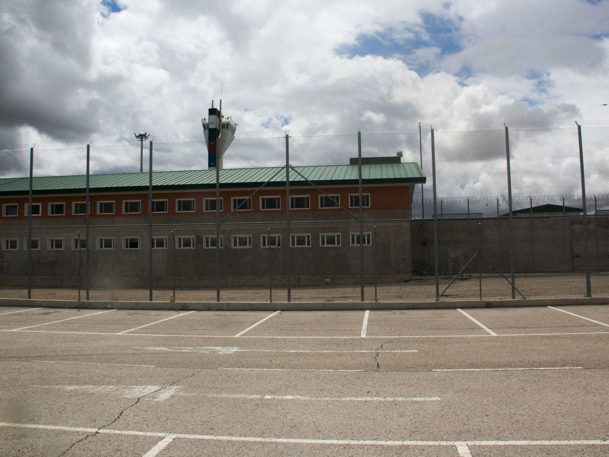 Foto: Exterior de la cárcel de Estremera. (J. C.)