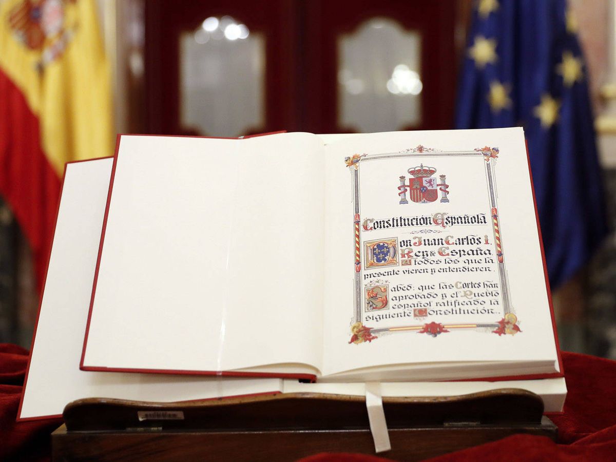 Foto: Ejemplar de la Constitución española. (EFE)