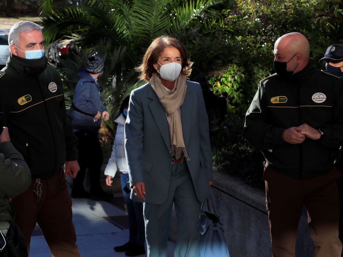 Foto:  La exalcaldesa de Madrid Ana Botella a su llegada al juicio. (EFE/Fernando Alvarado) 