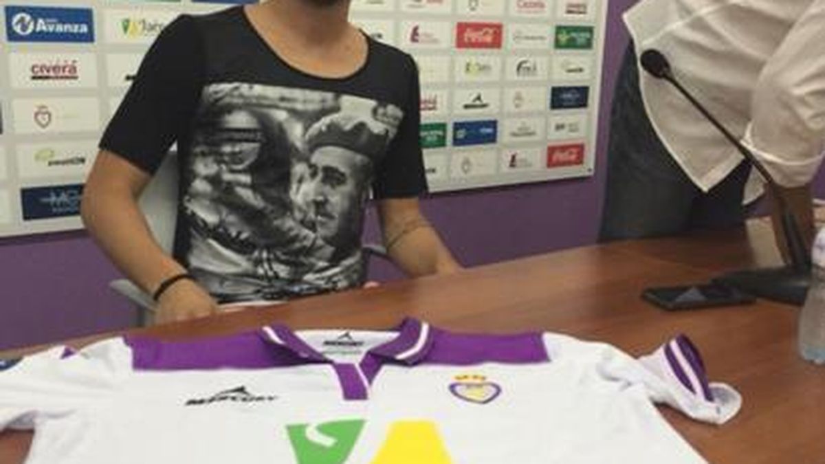 Nuno Silva, jugador del Jaén, se disculpa por llevar una camiseta de Franco