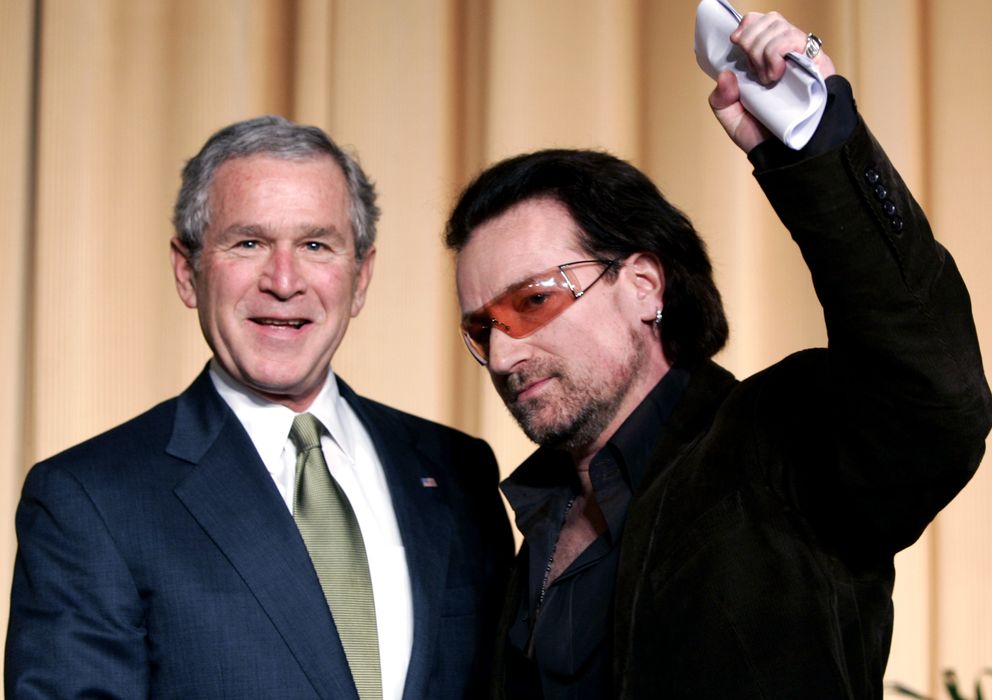 Foto: Bono y Bush posan juntos en el National Prayer Breakfast en Washington (Reuters)