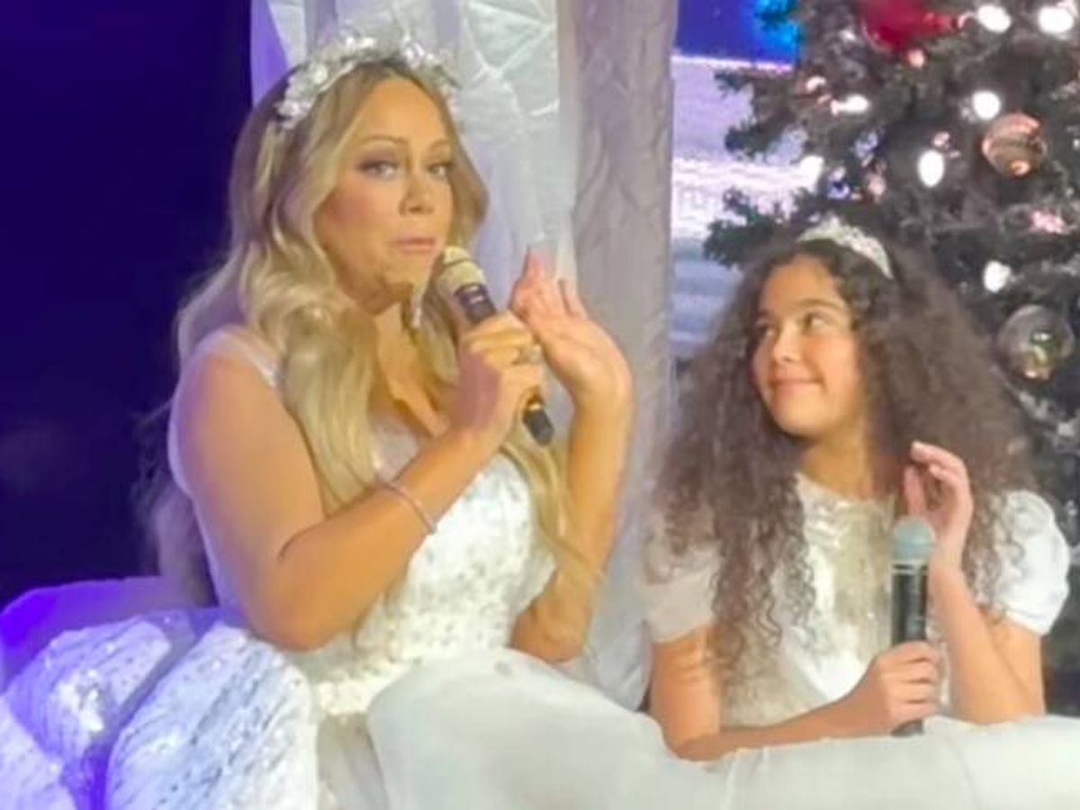 Foto: Mariah Carey canta con su hija Monroe. (YouTube)