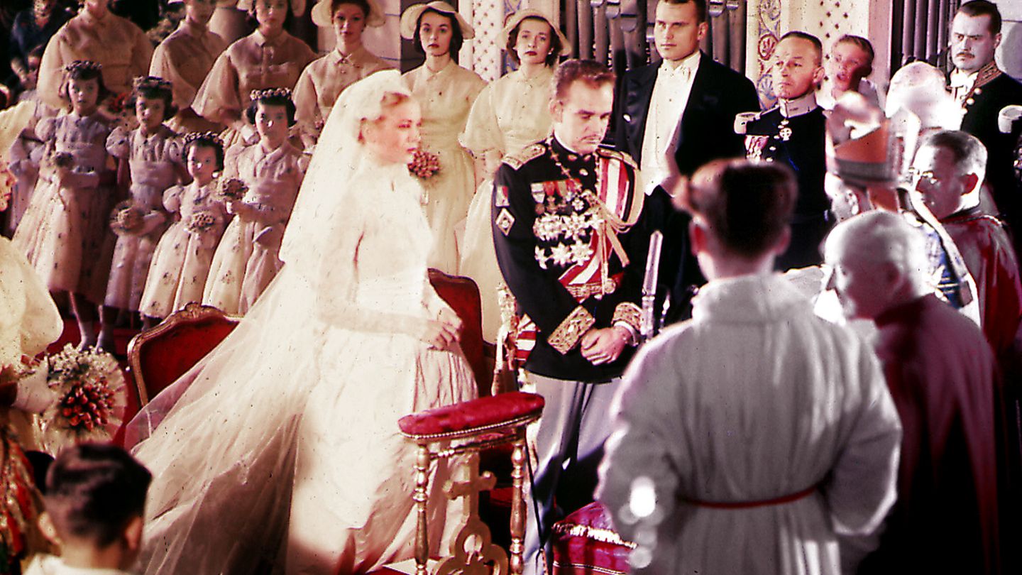 Grace Kelly y Rainiero en su boda, celebrada en 1956. (I.C.)