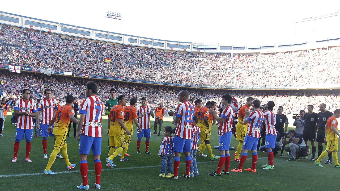 El Atlético sí hizo pasillo al Barça en el Calderón en 2013. (EFE/Fernando Alvarado)