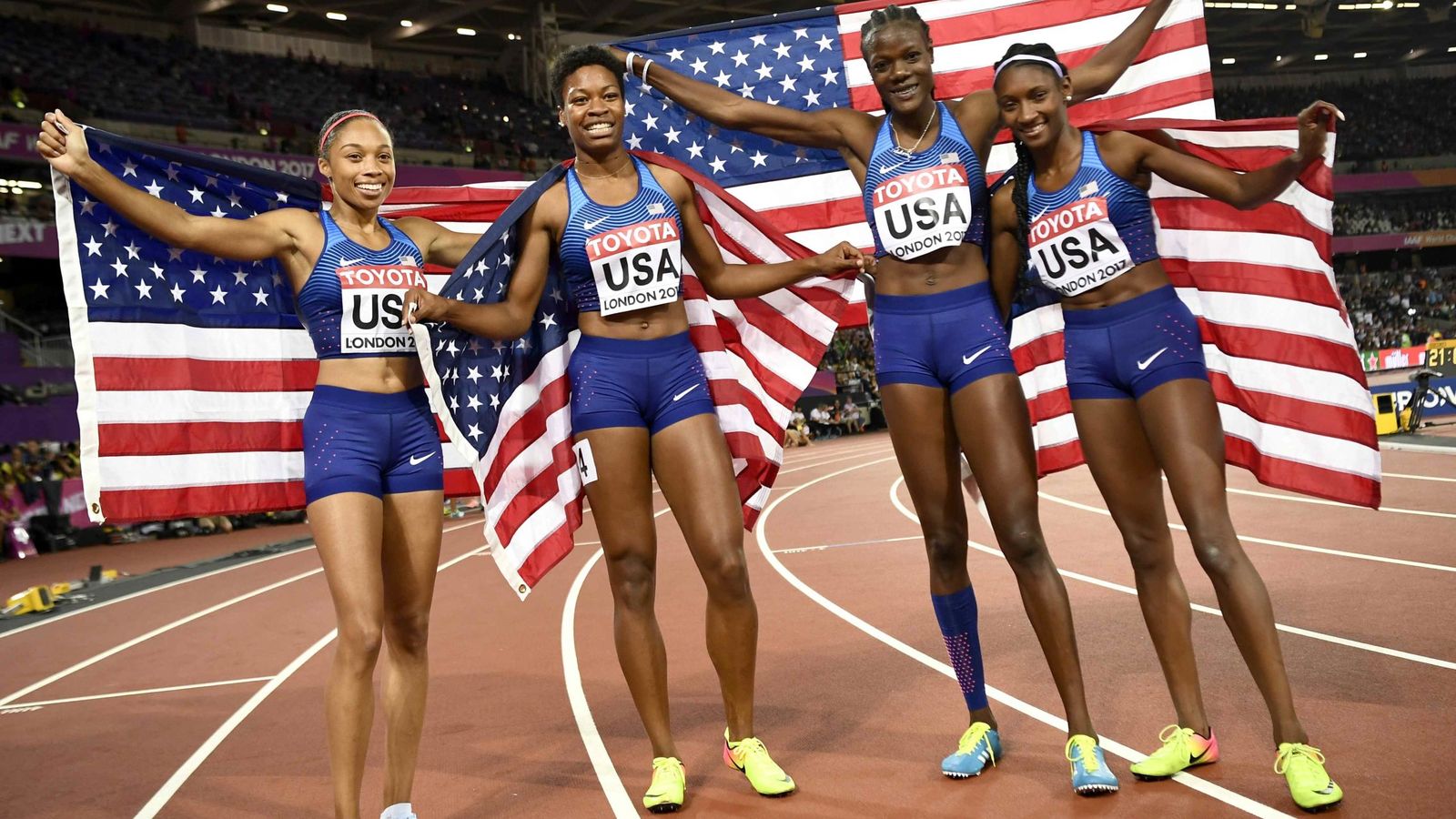 Foto: World athleticQuanera Hayes, Allyson Felix, Shakima Wimbley y Phyllis Franciss celebran su medalla en el Mundial de Atletismo en 2017 (Reuters)