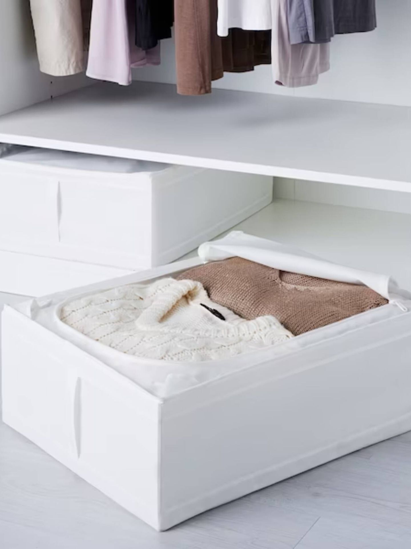 Perchas y cajas para un armario ordenado. (Cortesía/Ikea)