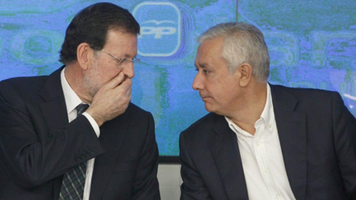 Rajoy frena los movimientos internos para alentar la retirada de Arenas