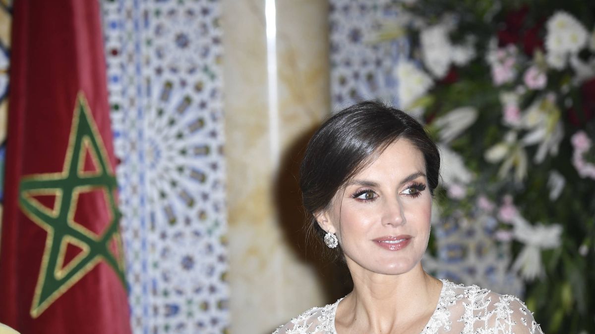 El look 'mil y una noches' de la reina Letizia en Marruecos de la mano de Varela