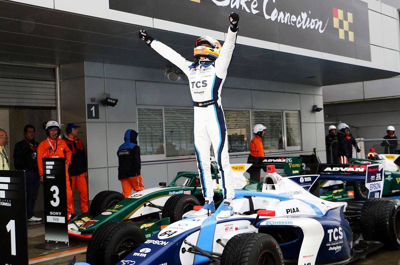 Alex Palou celebra su victoria en la Súper Fórmula en Fuji. (Álex Palou)