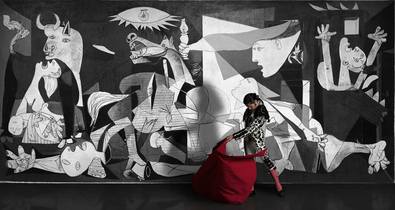 Fotograma de un filme que presenta al 'Guernica' de Picasso, en el Museo Reina Sofía, como un símbolo de paz en la ONU. (EFE)